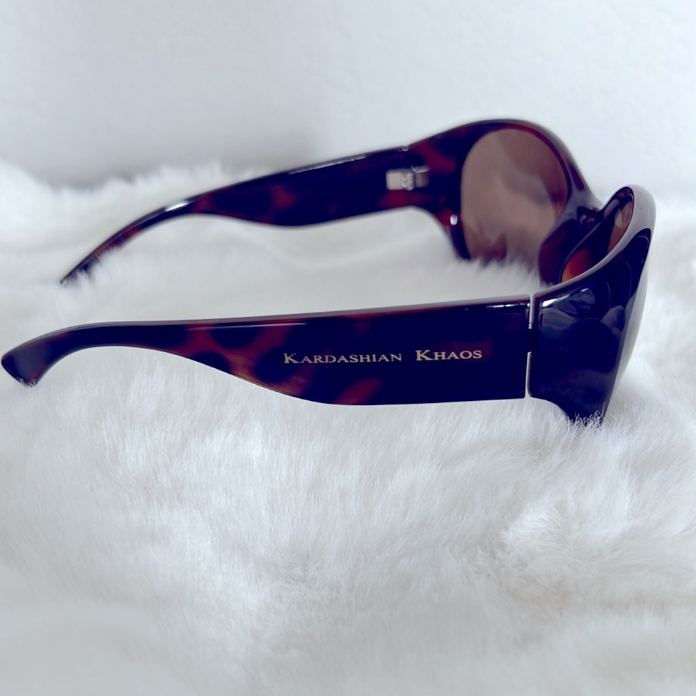 Women’s Kardashian Khaos Sunglasses - Picture 2 of 4